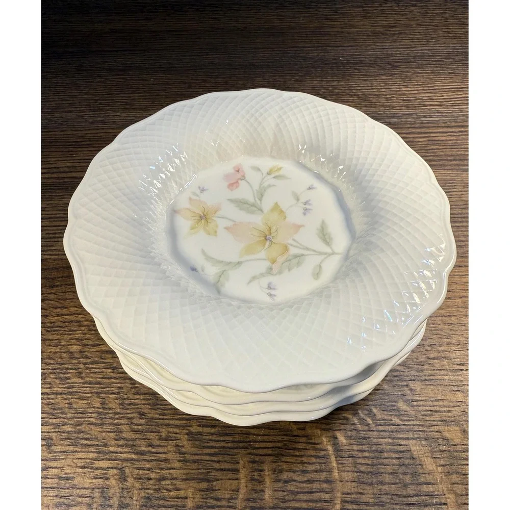 Mikasa Bone China Plate Pastel Garden 82055 Floral Dish‎ with Scalloped Edge